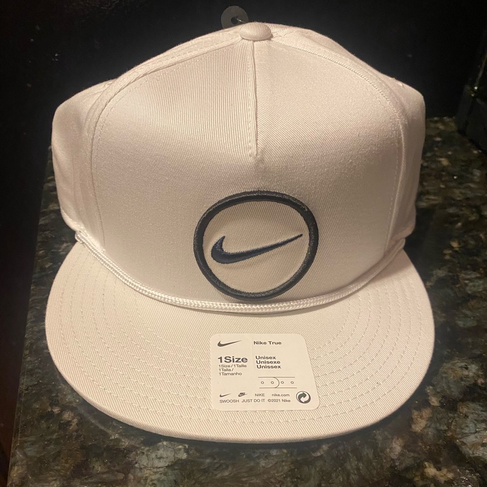 NEW- NIKE UNISEX Flat-Brim- White with Navy Blue